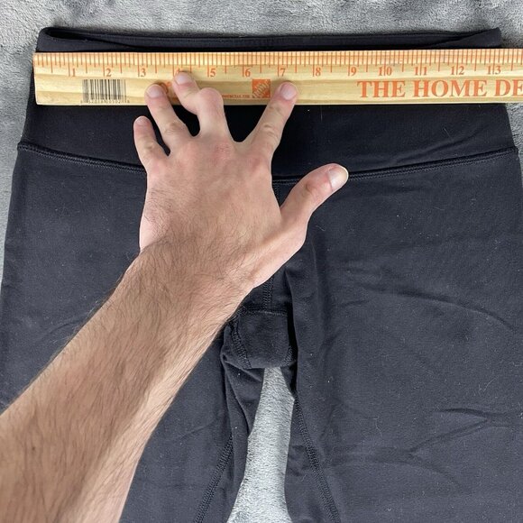 Lululemon Leggings Women’s Size 6 Capri Length Measures 26x19 Black - Picture 5 of 9